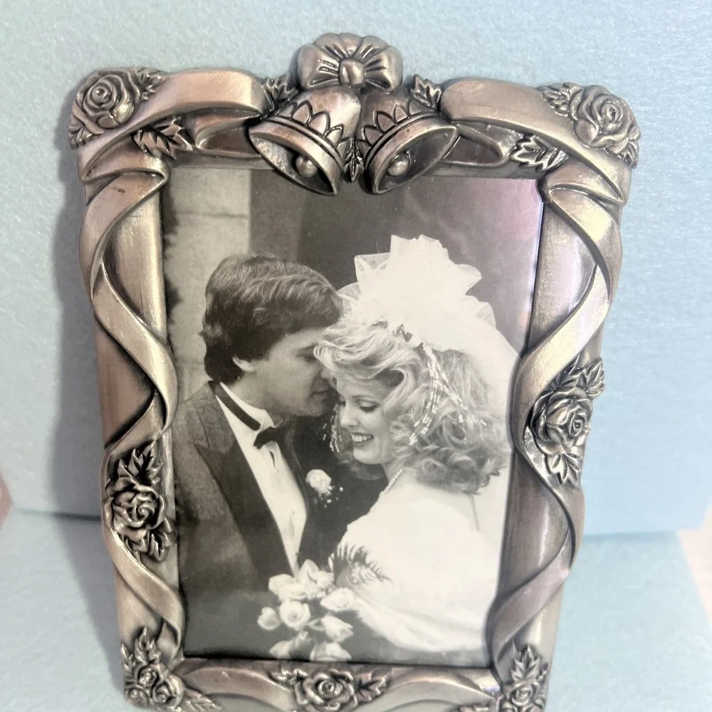 Vintage‎ Royal Limited Silver Tone 4x6 Rose Trellis Album Frame Open Box